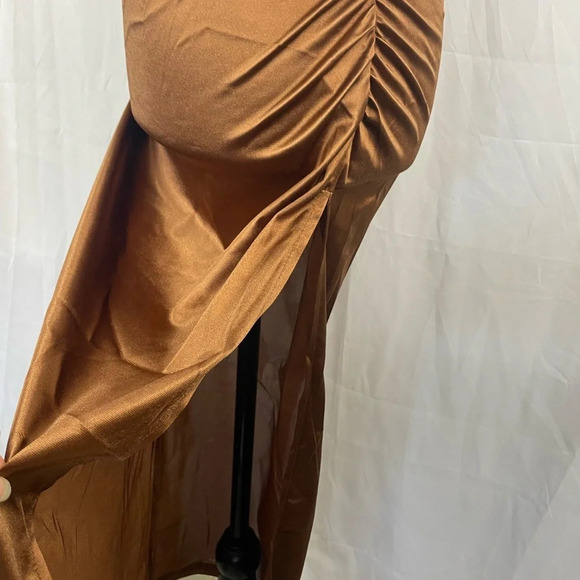 NWT FABONICS Sleeveless Satin Ruched Cross Over V-Neck Sheath Dress - Picture 6 of 9